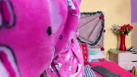 Esmeralda .INDEPENDENT MODEL online Monday to Saturday 3 pm Chicago online show from December 13, 9:09 pm