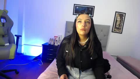 Perla online show from October 27, 4:27 am