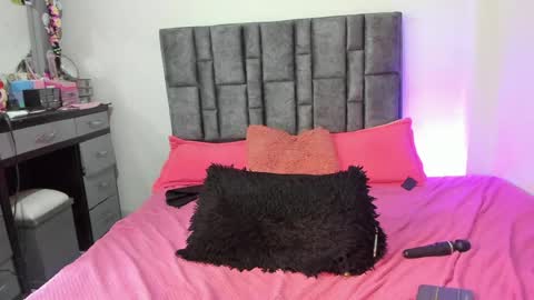 Snapshot of esmeraldaa_sc chatting on May 21, 6:31 am Perla online show from May 21, 6:31 am