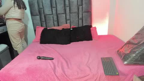 Snapshot of esmeraldaa_sc chatting on May 31, 7:04 am Perla online show from May 31, 7:04 am