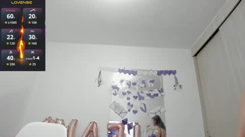 Snapshot of esmeraldo_mfc chatting on May 4, 10:17 pm Esmeralda online show from May 4, 10:17 pm