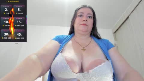 Snapshot of esmeraldo_mfc chatting on May 12, 9:56 pm Esmeralda online show from May 12, 9:56 pm