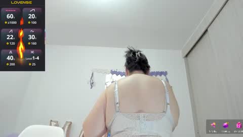 Snapshot of esmeraldo_mfc chatting on June 11, 10:19 pm Esmeralda online show from June 11, 10:19 pm