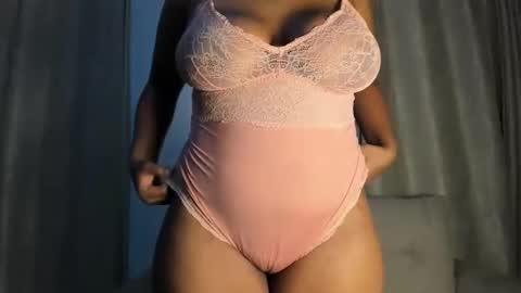 Snapshot of esmeray_ chatting on January 7, 11:29 pm Esme online show from January 7, 11:29 pm