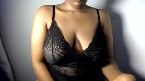 Snapshot of esmeray_ chatting on June 27, 11:10 pm Esme online show from June 27, 11:10 pm