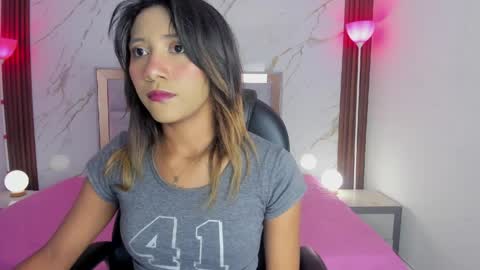 Snapshot of esperanzamora chatting on April 4, 1:08 pm esperanzamora online show from April 4, 1:08 pm