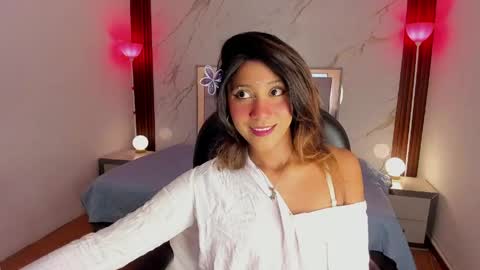 Snapshot of esperanzamora chatting on May 5, 11:51 am esperanzamora online show from May 5, 11:51 am