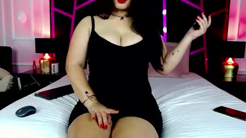 Snapshot of essena_monroe chatting on May 31, 5:59 am Mary online show from May 31, 5:59 am