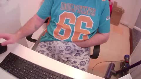 Snapshot of essex_wild chatting on December 5, 10:01 pm Morph online show from December 5, 10:01 pm