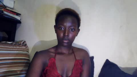 Snapshot of essypetite853960 chatting on August 7, 9:55 am essypetite853960 online show from August 7, 9:55 am