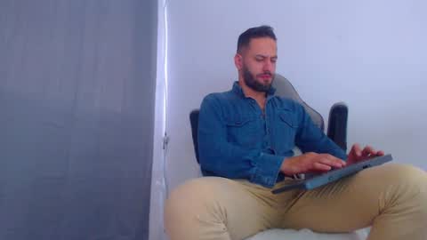 Snapshot of esteban7984068 chatting on December 24, 7:22 pm esteban online show from December 24, 7:22 pm