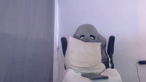 Snapshot of esteban7984068 chatting on December 25, 6:19 pm esteban online show from December 25, 6:19 pm