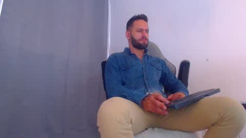 Snapshot of esteban7984068 chatting on December 29, 7:53 pm esteban online show from December 29, 7:53 pm