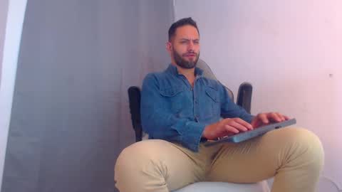 Snapshot of esteban7984068 chatting on January 2, 10:55 pm esteban online show from January 2, 10:55 pm