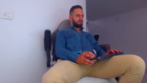 Snapshot of esteban7984068 chatting on March 12, 7:38 pm esteban online show from March 12, 7:38 pm