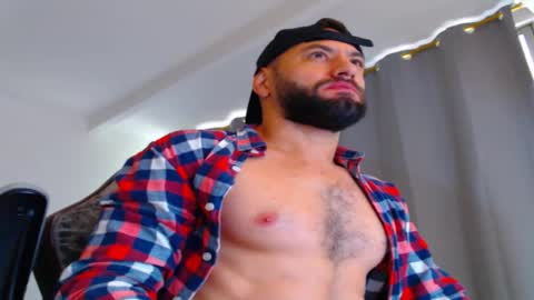 Snapshot of esteban7984068 chatting on November 24, 1:00 pm esteban online show from November 24, 1:00 pm