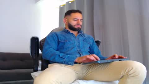 Snapshot of esteban7984068 chatting on December 1, 1:27 pm esteban online show from December 1, 1:27 pm