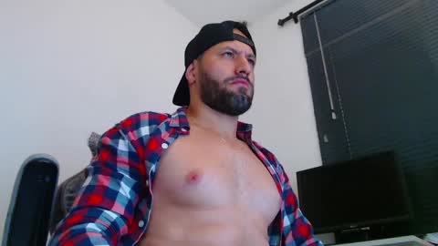 Snapshot of esteban7984068 chatting on May 25, 4:57 pm esteban online show from May 25, 4:57 pm