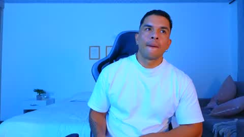 Snapshot of esteban_de_louise chatting on August 2, 11:58 pm ESTEBAN online show from August 2, 11:58 pm