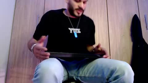 Esteban Fernandez online show from January 18, 3:27 pm