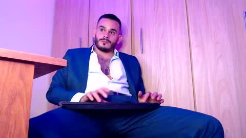 Esteban Fernandez online show from February 2, 8:35 am