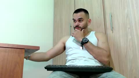 Esteban Fernandez online show from February 8, 9:15 pm