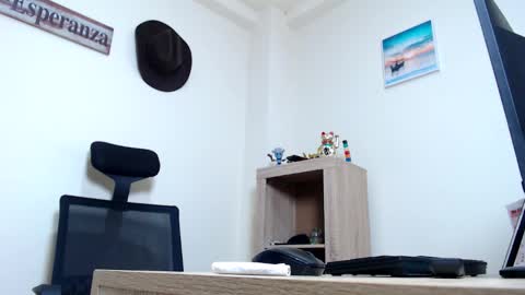 Esteban Fernandez online show from February 17, 8:33 am