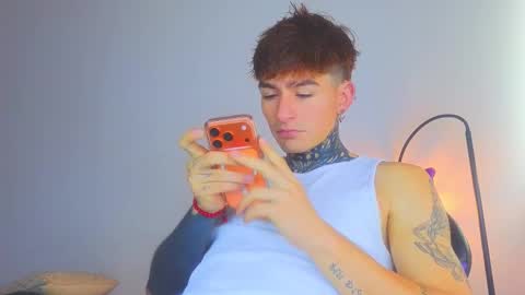 Esteban independent model online show from December 19, 1:29 pm