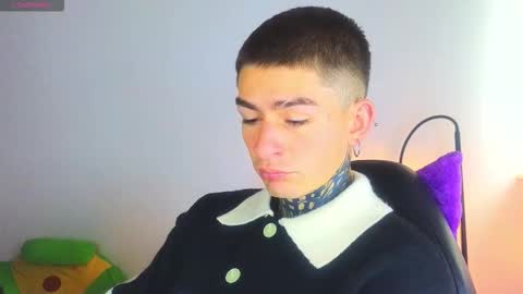 Esteban independent model online show from February 25, 2:05 pm