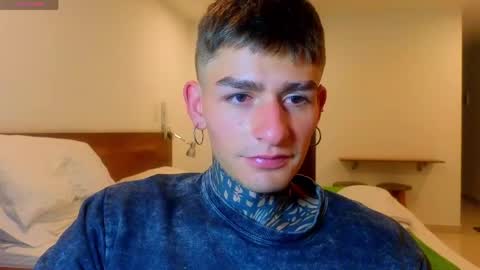 Snapshot of estebanchar_ chatting on May 10, 2:39 am Esteban independent model online show from May 10, 2:39 am