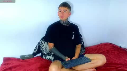 Snapshot of estebanchar_ chatting on May 13, 9:50 am Esteban independent model online show from May 13, 9:50 am