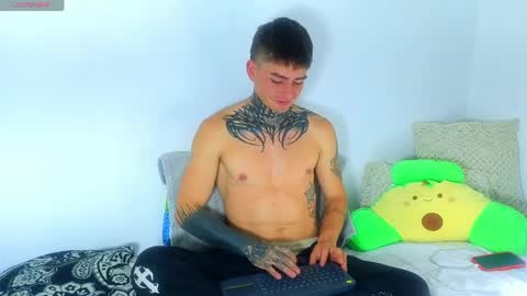 Snapshot of estebanchar_ chatting on May 18, 1:13 am Esteban independent model online show from May 18, 1:13 am