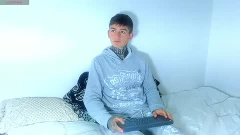 Snapshot of estebanchar_ chatting on June 1, 12:07 pm Esteban independent model online show from June 1, 12:07 pm