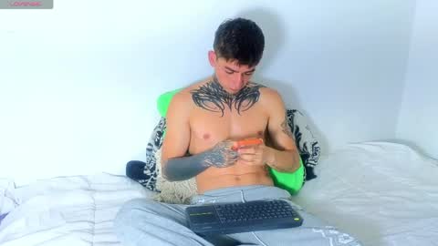 Snapshot of estebanchar_ chatting on June 2, 11:45 am Esteban independent model online show from June 2, 11:45 am