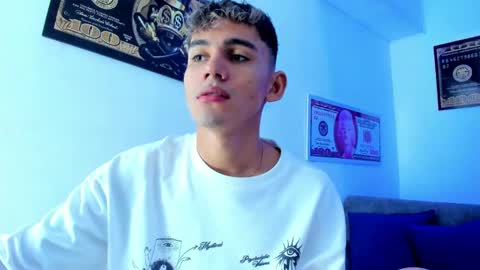 Snapshot of estebanperez_ chatting on December 7, 12:13 pm Esteban online show from December 7, 12:13 pm