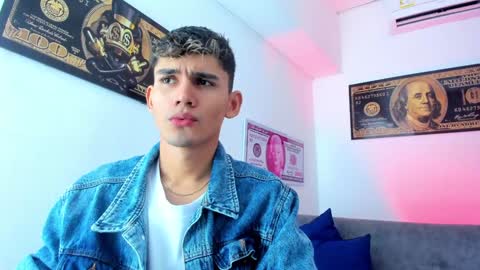 Snapshot of estebanperez_ chatting on December 16, 12:06 pm Esteban online show from December 16, 12:06 pm