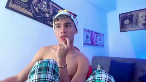Snapshot of estebanperez_ chatting on December 24, 12:22 pm Esteban online show from December 24, 12:22 pm