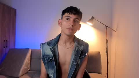 Snapshot of estebanperez_ chatting on February 17, 10:25 pm Esteban online show from February 17, 10:25 pm