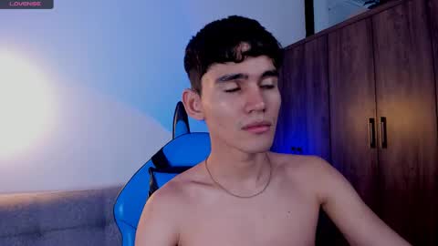 Snapshot of estebanperez_ chatting on February 25, 1:06 pm Esteban online show from February 25, 1:06 pm