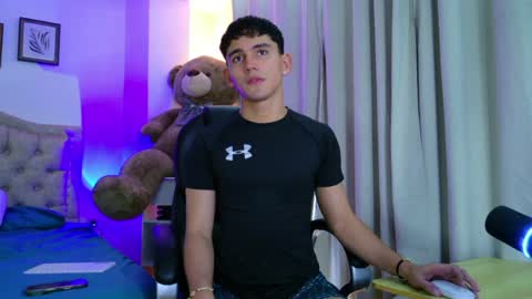 Esteban online show from June 8, 7:47 pm