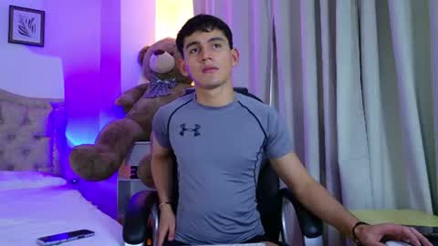 Esteban online show from June 10, 7:57 pm