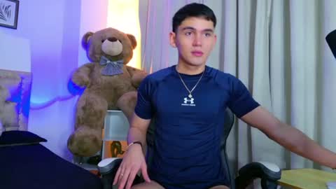 Snapshot of estebanperez_ chatting on June 22, 7:11 pm Esteban online show from June 22, 7:11 pm