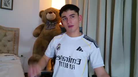 Snapshot of estebanperez_ chatting on July 16, 11:05 am Esteban online show from July 16, 11:05 am