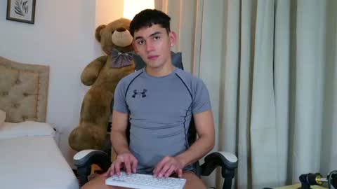 Snapshot of estebanperez_ chatting on July 17, 11:39 am Esteban online show from July 17, 11:39 am