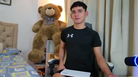 Snapshot of estebanperez_ chatting on July 18, 1:37 pm Esteban online show from July 18, 1:37 pm