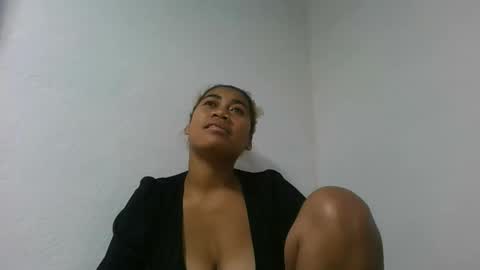 Snapshot of estelah796836 chatting on June 8, 7:09 am estelah796836 online show from June 8, 7:09 am
