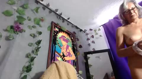 estelamaris online show from December 2, 2:52 pm