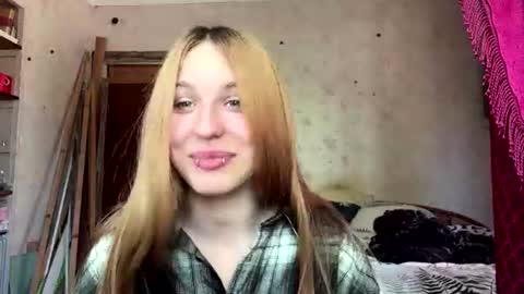 Snapshot of estelaroda chatting on June 23, 11:19 am Rina online show from June 23, 11:19 am