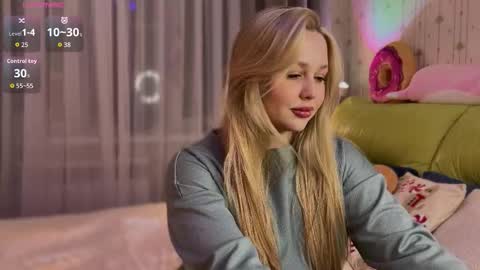 Estella online show from January 12, 3:06 pm