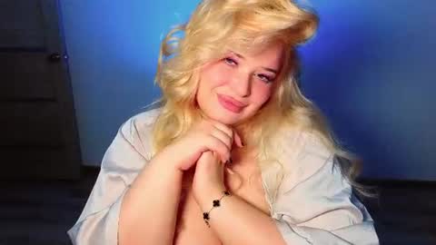 Snapshot of estelle_every chatting on July 24, 8:07 pm Estelle online show from July 24, 8:07 pm